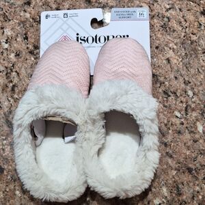 Isotoner Womens Size 8-8.5 Pink Slippers with White Faux Fur